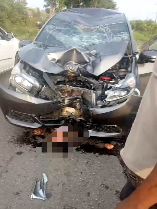 Kecelakaan di Palangka Raya, Pemotor Terjepit di Bawah Mobil