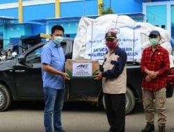 Bupati Barito Utara Serahkan Bantuan kepada Korban Banjir HST