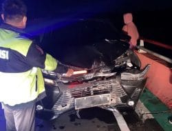 Dihantam Mobil, Pemotor Terpental di Jalan Trans Kalimantan