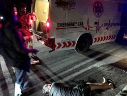 Hantam Trotoar Jalan, Pemotor Diduga Mabuk Terkapar di Aspal
