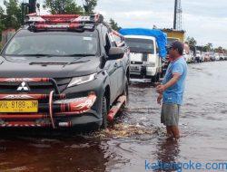 Debit Air Turun, Antrean di Jalan Palangka-Bukit Rawi Masih Mengular