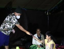 Kunjungi Pos Pengungsian Banjir, Gubernur Kalteng Berikan Bantuan Uang Tunai