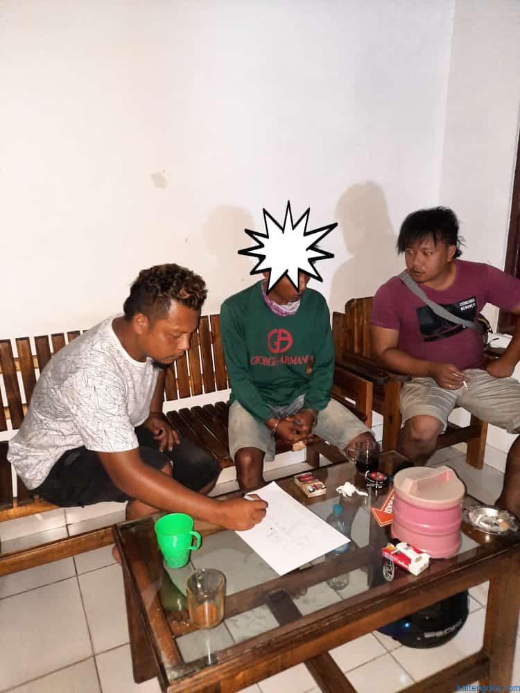 di pinggir persawahan