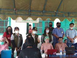 Bupati Bartim Terjun Langsung Pantau Kegiatan Vaksinasi Massal di Desa