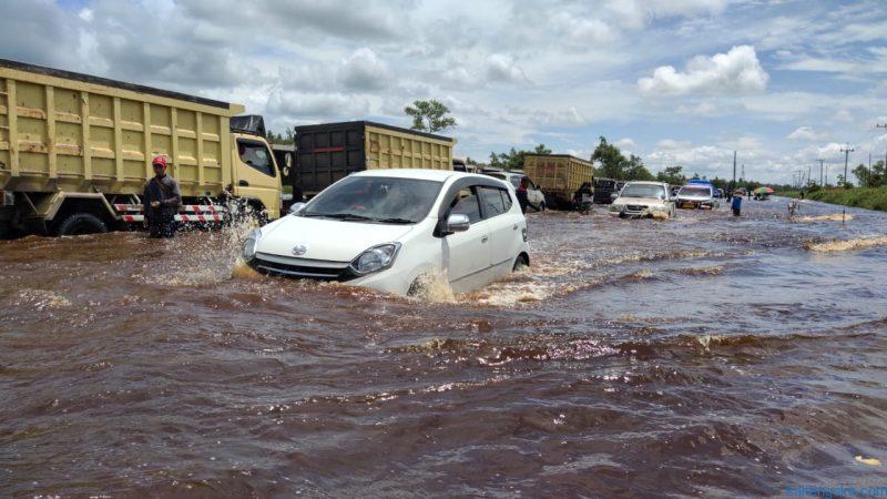 Banjir Jalan Trans Kalimantan, Palangka Raya – Kuala Kurun Capai 60 Cm
