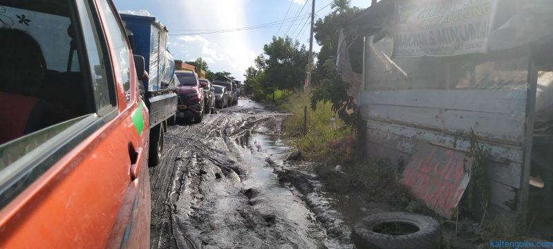 jalan rusak parah
