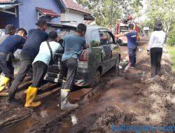 Call 112 Tangani Dua Mobil Tergelincir dan Terjebak Lumpur