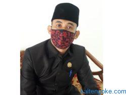 Dewan Salurkan Bantuan Ternak kepada Masyarakat Desa Dadahup