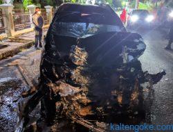 Hilang Kendali, Innova Tabrak Pagar Gereja Efrata