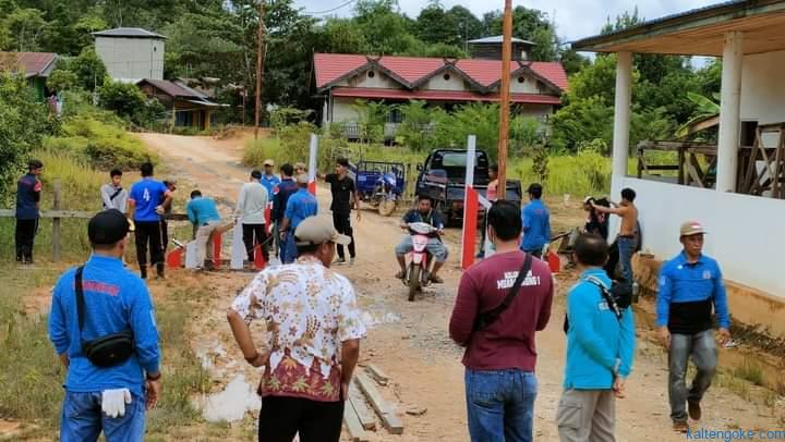Geram Jalan Rusak