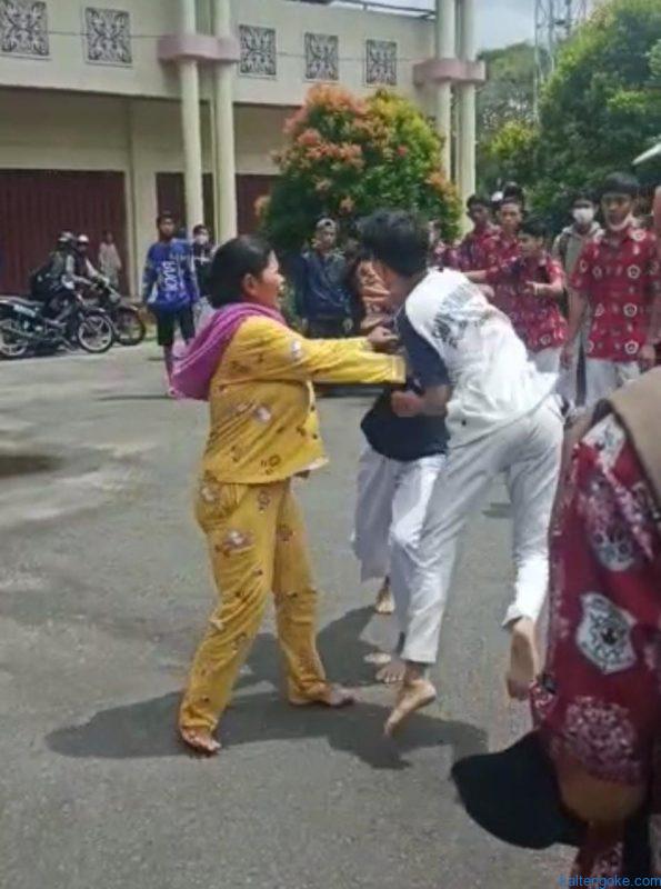 Dua Siswa