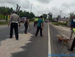 Solar Tumpah ke Jalan, Pengendara Roda Dua Berjatuhan