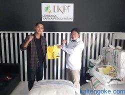 DPD Golkar Katingan Terima Bantuan Baju Partai dari H. Muhtarudin