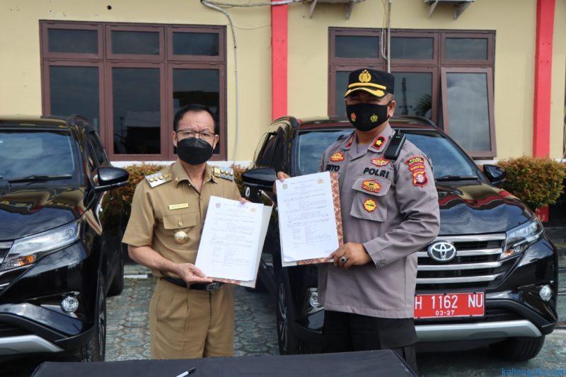 Bupati Serahkan Bantuan