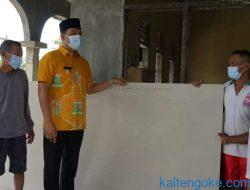 Bupati Lamandau Salurkan Bantuan Pembangunan Tempat Ibadah
