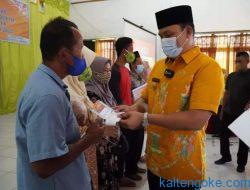 Bupati Lamandau Serahkan Bantuan Modal UMKM