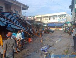Diterjang Angin Kencang Atap Ruko Ambruk