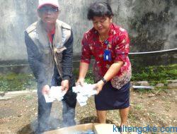 Disdukcapil Bartim Bakar Ribuan Blangko KTP-EL