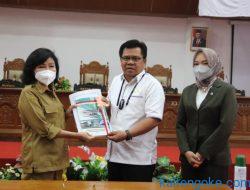 Bupati Pulang Pisau Sampaikan LKPKD Saat Paripurna Dewan