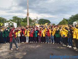 Mahasiswa Orasi di Halaman Kantor DPRD Kalteng, Sebelumnya Tidak Diizinkan