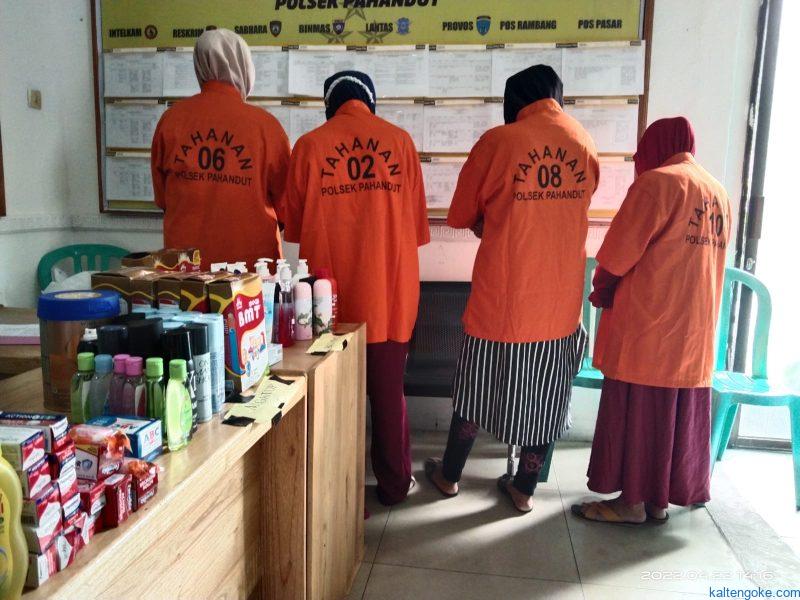 komplotan emak-emak