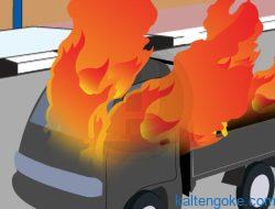 Pikap Pengangkut Material Hangus Terbakar