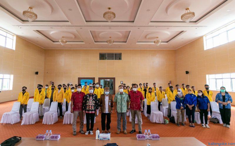 Dosen Berikan Kuliah