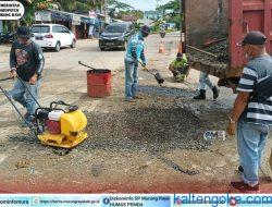 Pemeliharaan Rutin Jalan Kabupaten dengan Menutup Sejumlah Lobang