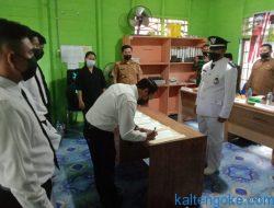 Kades Lantik Lima Perangkat Desa Karali Masa Tugas 2022 – 2027