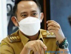 Wali Kota Palangka Raya Bayar Pajak Pakai Aplikasi Betang Mobile