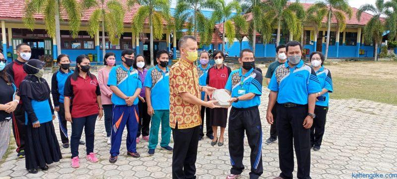 Bupati Berikan Bantuan