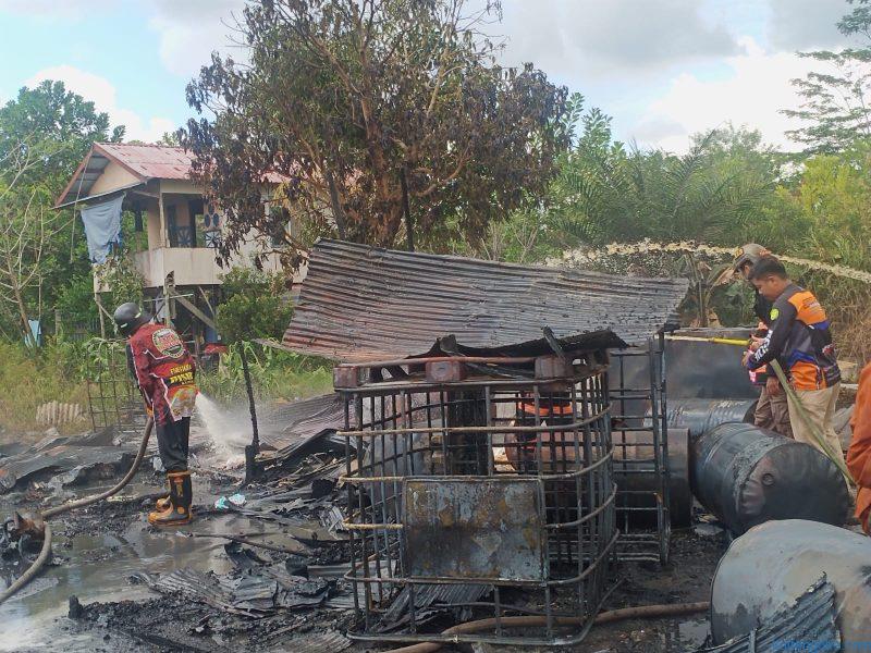gudang penimbunan BBM terbakar