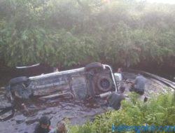 Mobil Nyungsep ke Parit Satu Nyawa Melayang