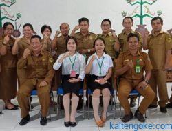 BKPSDM Melepas Dua Siswi SMKN-1 Kurun Melaksanakan PKL