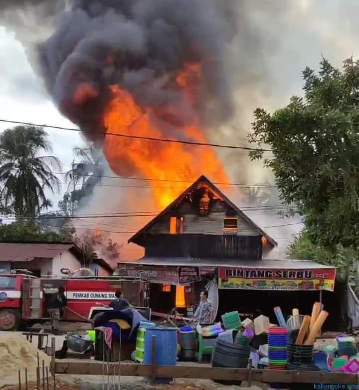 ruumah hangus terbakar