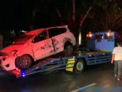 Mobil Terbalik, Diselamatkan Warga, Sopir dan Penumpang Malah Kabur