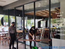 Pria Diduga ODGJ Lempar Meja hingga Pecahkan Kaca JCO