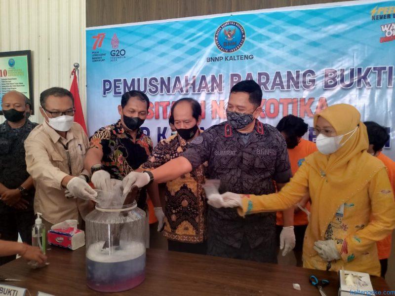 pasutri bisnis sabu