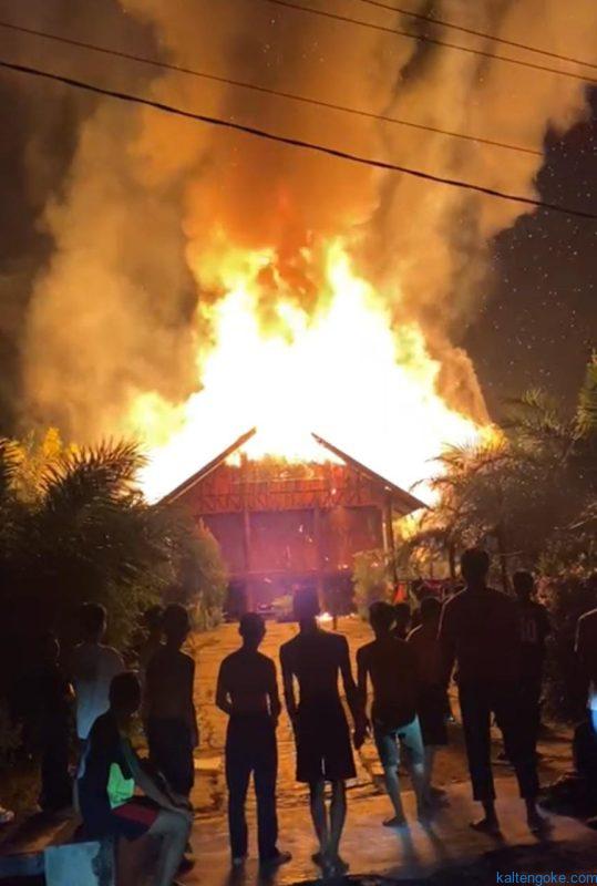 rumah betang terbakar
