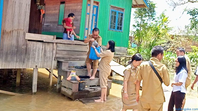 Dispertan Bagikan Ratusan