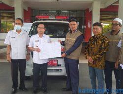 Bupati Serahkan Bantuan Mobil Ambulans