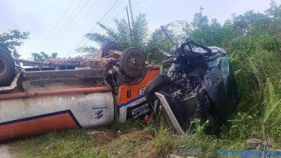 Truk CPO Terbalik Usai Hantam Mobil Kasipidum Kejari Katingan