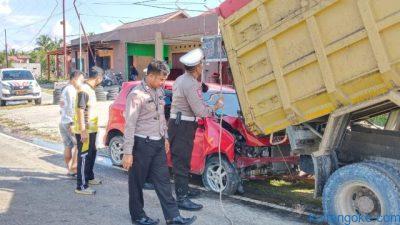 tabrak tiang lampu