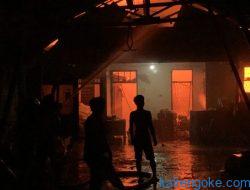 Gudang Pengepul Barang Bekas Ludes Terbakar