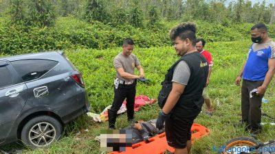 motor dan mobil adu kuat