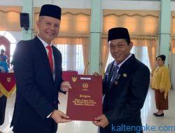 141 PNS di Lingkup Pemkab Gunung Mas Terima Satyalancana