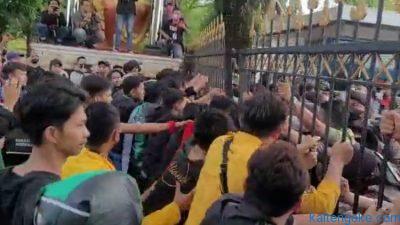 demo gubernur kalteng