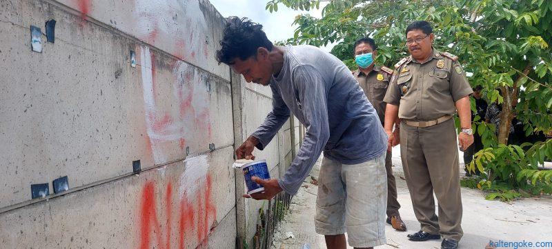 corat-coret dinding