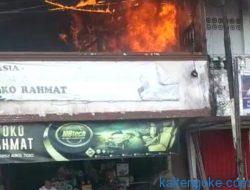 Toko Busa di Kompleks Pasar Besar Terbakar, Kerugian Capai Miliaran Rupiah