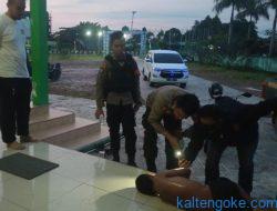 Mabuk Miras Remaja Tergeletak di Teras Masjid